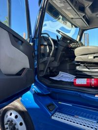 2023 Volvo VNL64T760