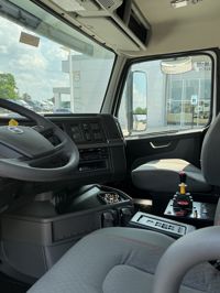2026 Volvo VHD84B300