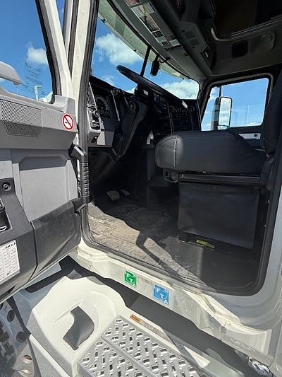 2022 Mack AN64T