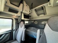 2025 Volvo VNL64T860