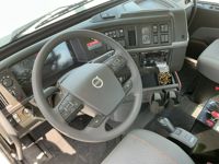2025 Volvo VHD84B300