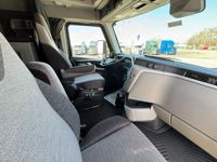 2025 Volvo VNL64T860
