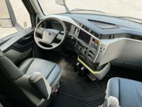 2025 Volvo VNL64T860