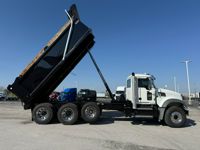 2022 Mack GR64F M359