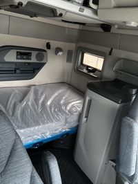 2026 Volvo VNL64T860