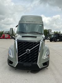 2025 Volvo VNL64T860