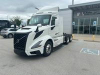 2025 Volvo VNL64T300