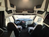 2025 Volvo VNL64T860