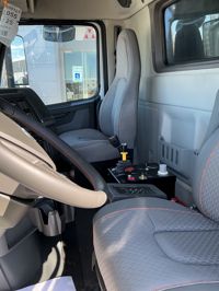 2026 Volvo VHD84B300