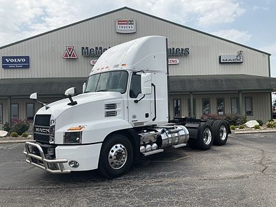 2022 Mack AN64T M742