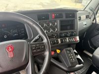 2025 Kenworth T880