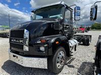 2025 Mack MD642