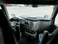 2025 Volvo VNL64T860