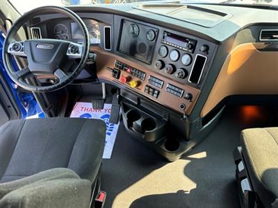 2022 Freightliner Cascadia 126