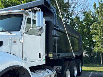 2021 Peterbilt 348