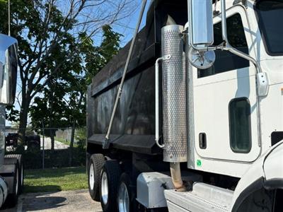 2021 Peterbilt 348
