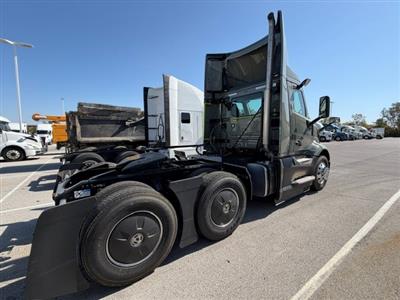 2025 Volvo VNL64T300