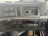 2020 Volvo VNR64300