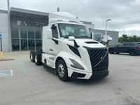 2025 Volvo VNL64T300