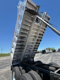 2024 Volvo VHD84B300