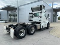 2025 Volvo VNL64T300
