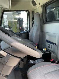 2026 Volvo VHD84B300