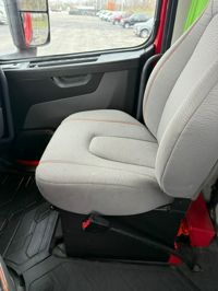 2022 Volvo VNR64T300