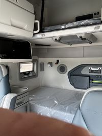 2025 Volvo VNL64T860