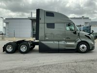 2025 Volvo VNL64T860