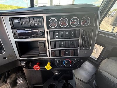 2022 Mack AN64T