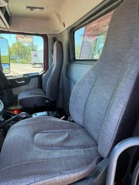 2024 Volvo VHD84B300
