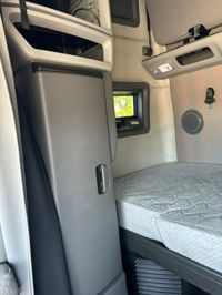 2023 Volvo VNL64T760