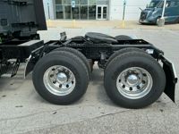 2025 Volvo VNL64T860