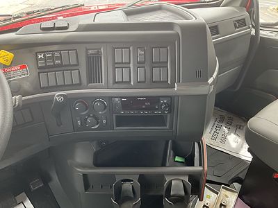 2024 Volvo VHD84F300