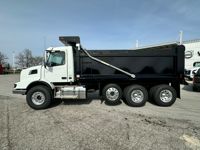 2025 Volvo VHD84B300