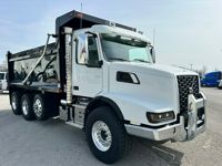 2025 Volvo VHD84B300