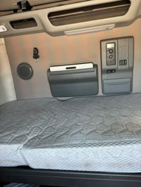 2023 Volvo VNL64T760