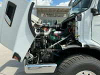 2025 Volvo VHD84B300