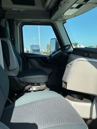 2026 Volvo VNL64T860