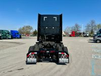 2025 Volvo VNL64T860