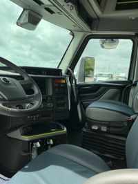 2025 Volvo VNL64T860