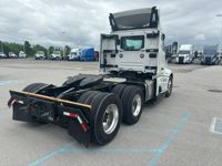 2025 Volvo VNL64T300