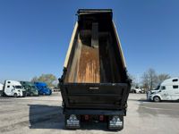 2022 Mack GR64F M359
