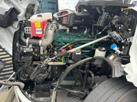 2025 Volvo VNL64T300
