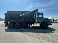 2025 Volvo VHD84B300