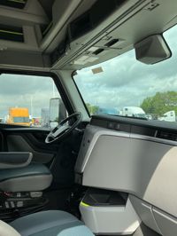 2025 Volvo VNL64T860