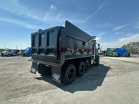 2025 Volvo VHD84B300