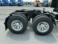 2025 Volvo VNL64T860