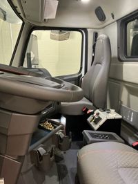 2026 Volvo VHD84B300