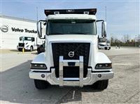 2025 Volvo VHD84B300